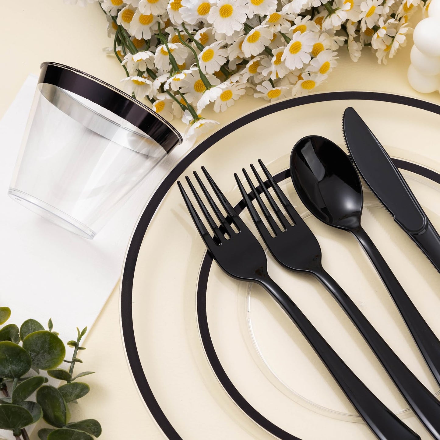 Hosting Made Easy – Beautiful & Hassle-Free with Durable and Fancy Disposable Dinnerware Set