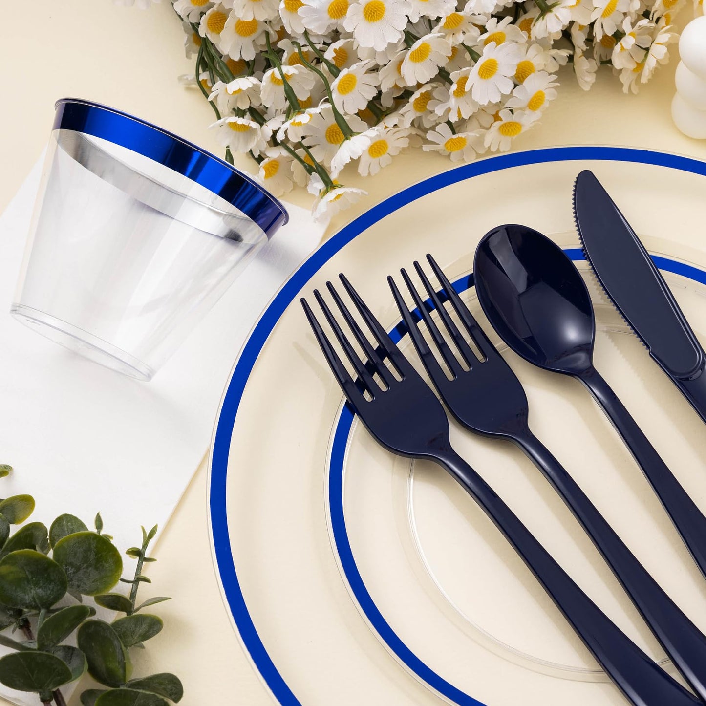 Hosting Made Easy – Beautiful & Hassle-Free with Durable and Fancy Disposable Dinnerware Set